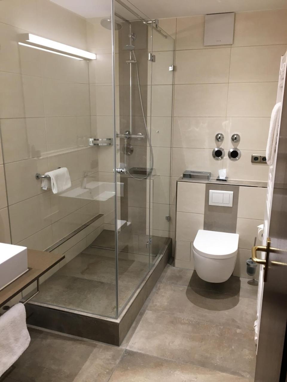Parkhotel Leiser Планег Экстерьер фото