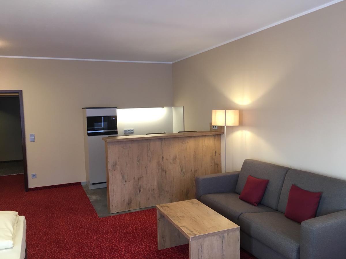 Parkhotel Leiser Планег Экстерьер фото